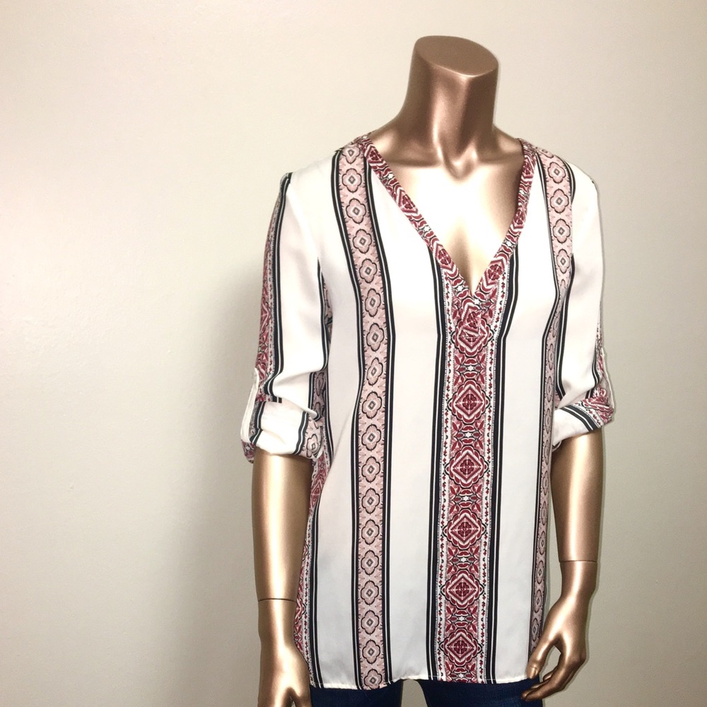 ✨Cupcakes and Cashmere✨ Printed Tunic Blouse